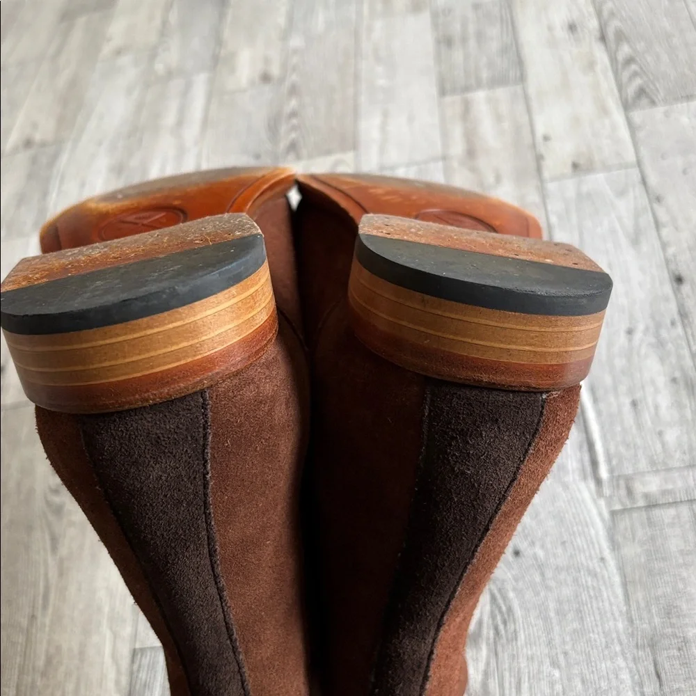 The 608 Womens Chelsea Boots SZ‎ 8 Suede Brown Ankle Booties